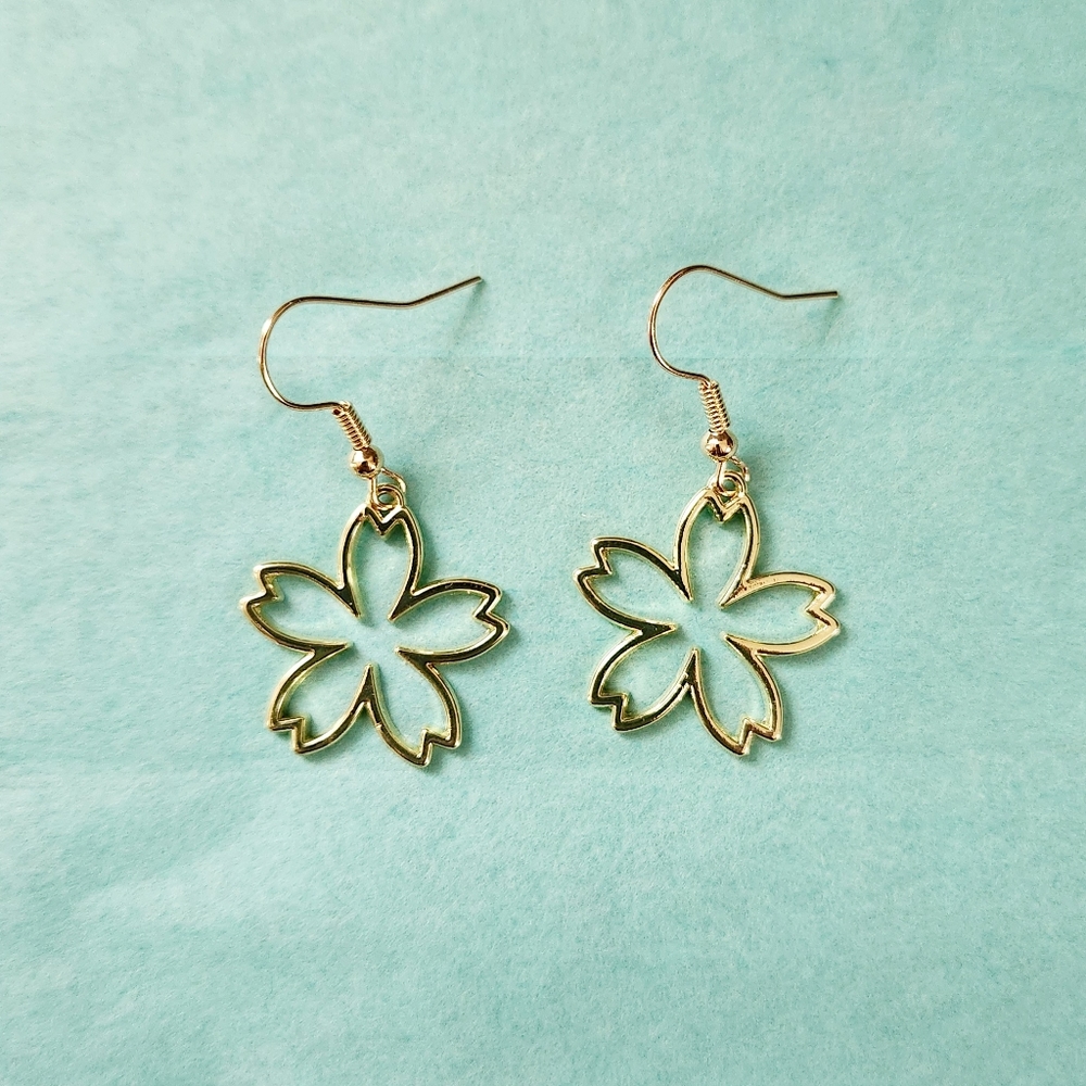 🔮3/$15 Gold Sakura Flower Earrings